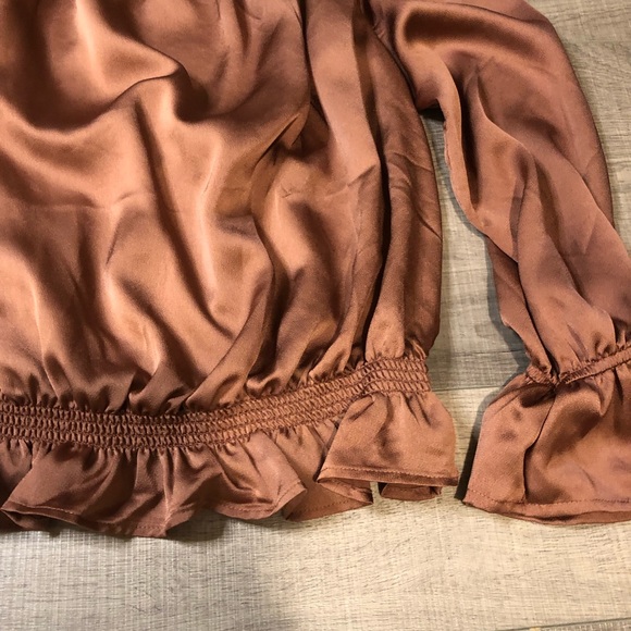 Shoulder off long sleeve top metallic crop top - Picture 7 of 7